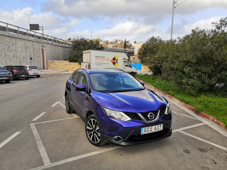 
								Nissan Qashqai TEKNA full									