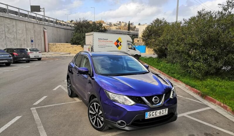 
								Nissan Qashqai TEKNA full									