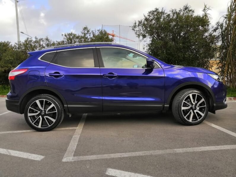 
								Nissan Qashqai TEKNA full									