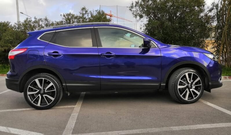 
								Nissan Qashqai TEKNA full									